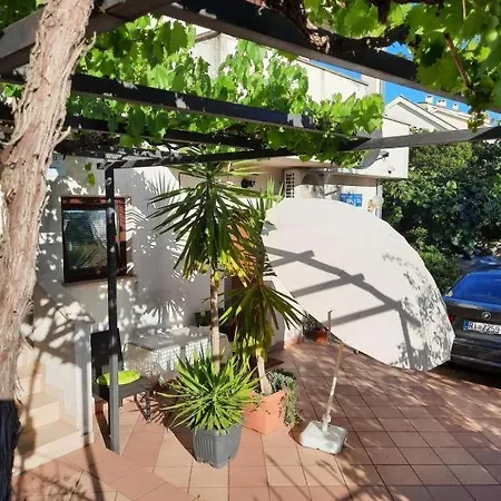 Jessica Apartment *